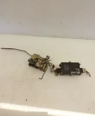 Mitsubishi Pajero Front door lock MB422953