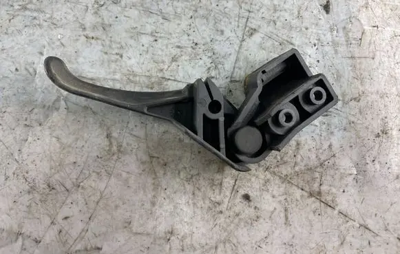Volkswagen PASSAT B5 Engine bonnet (hood) release handle 3b1823533