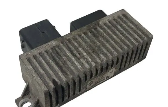 Renault Scenic III - Grand scenic III Glow plug pre-heat relay 8200558438A 8200558438