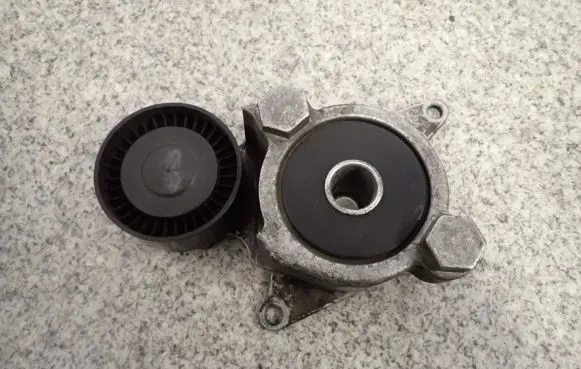 Toyota Corolla Verso AR10 Alternator belt tensioner 
