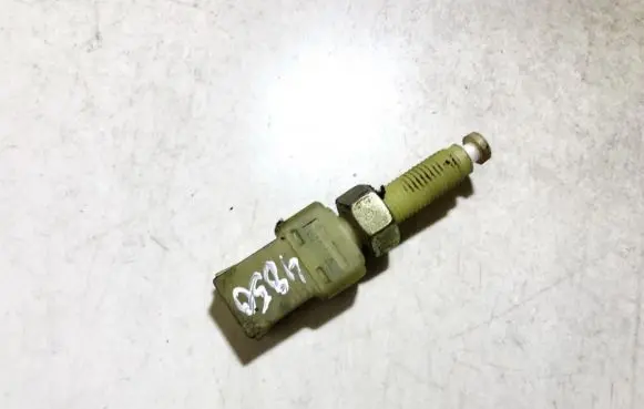 Volkswagen PASSAT B5 Brake pedal sensor switch 443945515