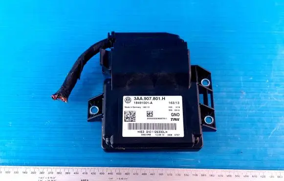 Volkswagen PASSAT B7 Hand brake control module 3AA907801H 18491001A