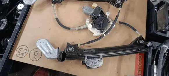 Maserati Ghibli Rear door window regulator with motor 670030022