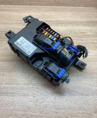Opel Corsa D Fuse module 13286032 401154265