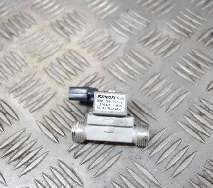 Volkswagen ID.3 Air conditioning (A/C) expansion valve 8R0260696B