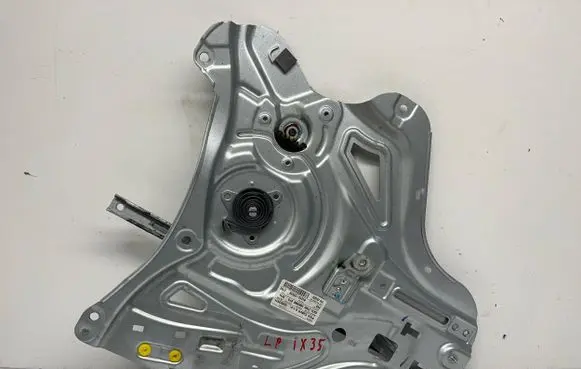 Hyundai ix35 Front door lock 813102Y010 824702Y040 5602686