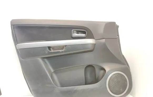 Suzuki Grand Vitara II Front door card panel trim 8372265J0