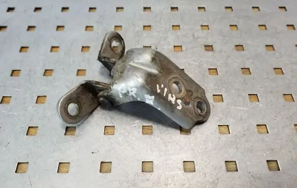 Hyundai Tucson JM Front door upper hinge