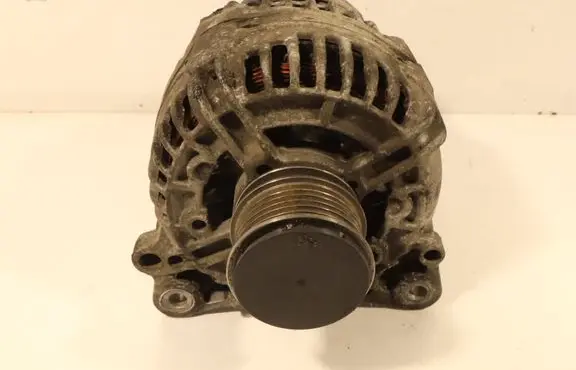 Volkswagen Golf Plus Generator/alternator 8EL011710