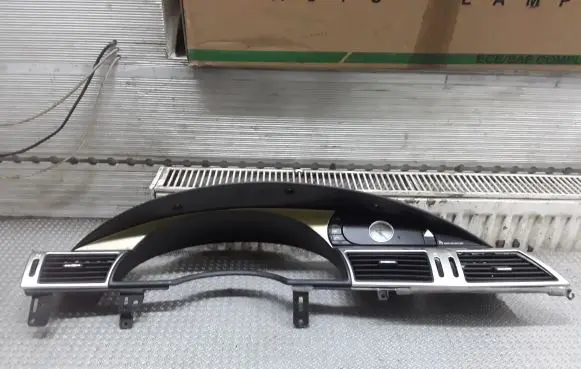 Chrysler Pacifica Dashboard trim F1024A2021