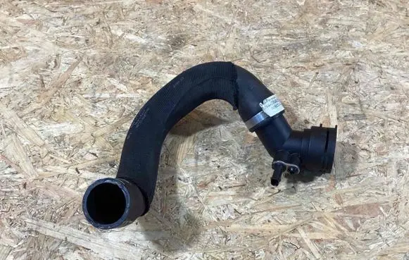 Porsche Macan (95B) Engine coolant pipe/hose 95B121109H