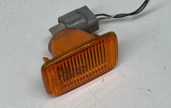 Lexus LS 400 Front fender indicator light 8173050090