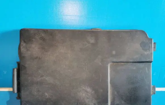 Volkswagen Caddy Battery box tray cover/lid 1K0915443