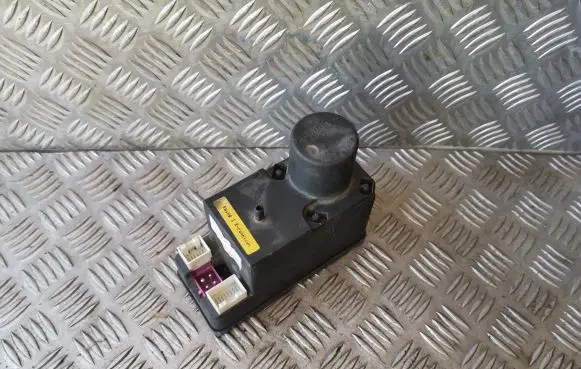 Audi A6 S6 C4 4A Central locking vacuum pump 4A0862257F