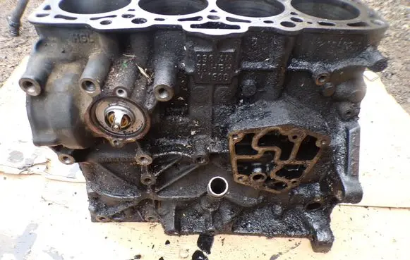 Volkswagen Golf IV Engine block 038103021AA