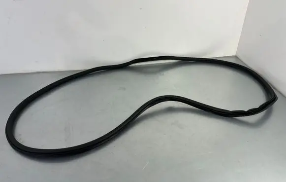Volkswagen Touareg III Front door rubber seal 7P0867911F
