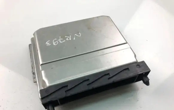 Volvo V70 Engine control unit/module ECU 30668478A 0261208289