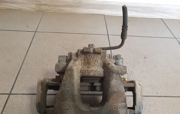 Front brake caliper
