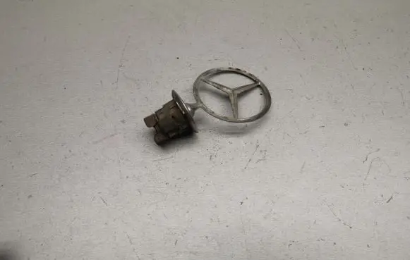 Mercedes-Benz C W202 Manufacturer badge logo/emblem 