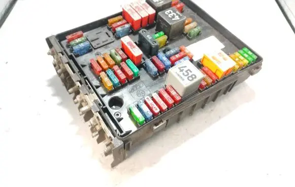 Volkswagen Golf V Fuse module 1K0937124K 017189861