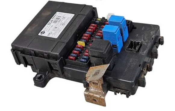 Nissan Terrano Fuse module 285510X804 5WK48530