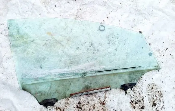 Toyota Corolla Verso AR10 Front door window glass four-door 