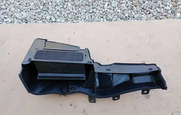 Maserati Levante Other engine bay part 670102938