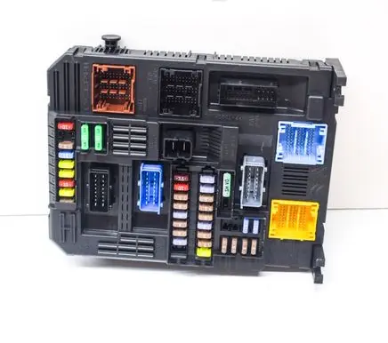 Opel Mokka B Fuse box set 9832880280