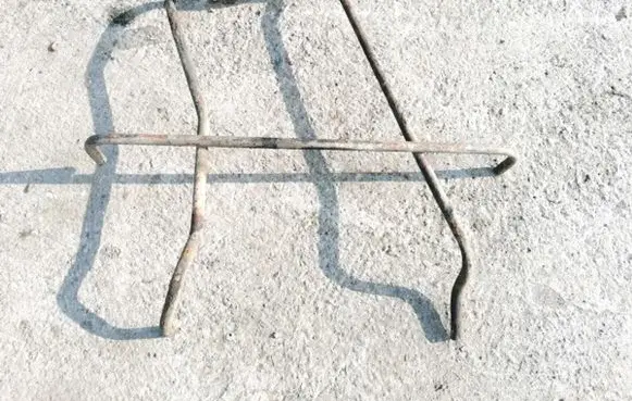 Fuel tank mounting bracket
