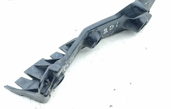 Rear bumper mounting bracket