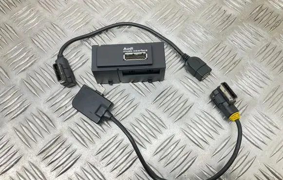 Audi A3 S3 8V USB socket connector 8V0035736 4F0051510AL 4F0051510AB
