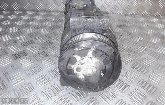 Volvo V70 Air conditioning (A/C) compressor (pump) 8fk351322181