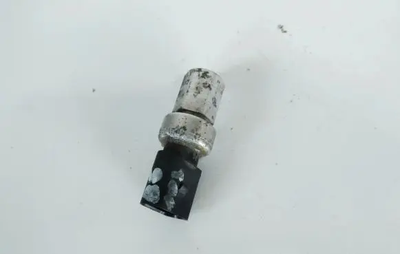 Volkswagen PASSAT B6 Air conditioning (A/C) pressure sensor 1j0959126
