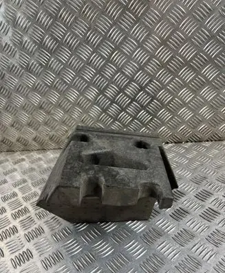 Audi Q7 4M Rear bumper foam support bar 4M0807574