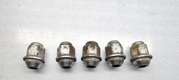 Toyota Avensis T270 Nuts/bolts 