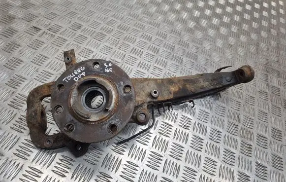 Volkswagen Touareg I Front wheel hub spindle knuckle 7L0407258A