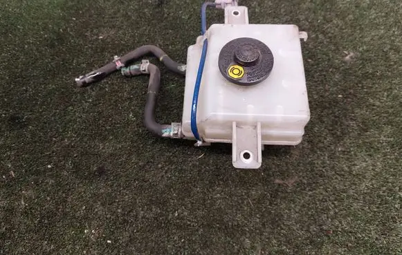 Toyota Auris E180 Brake fluid reservoir 0204789033