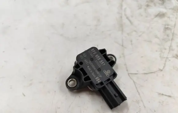 Audi A3 S3 8P Airbag deployment crash/impact sensor 8P0955557 021088 070308