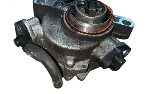 Ford Focus Vacuum pump 9684786780