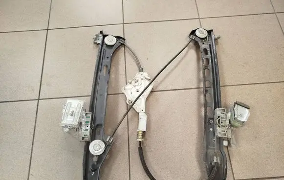 Mercedes-Benz CLS C219 Rear window lifting mechanism without motor
