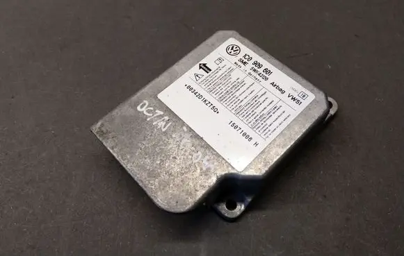 Skoda Octavia Mk1 (1U) Airbag control unit/module 1C0909601