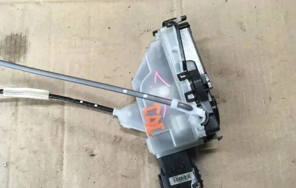 Citroen C4 Cactus Loading door lock PSA190389 6943320 5039N399