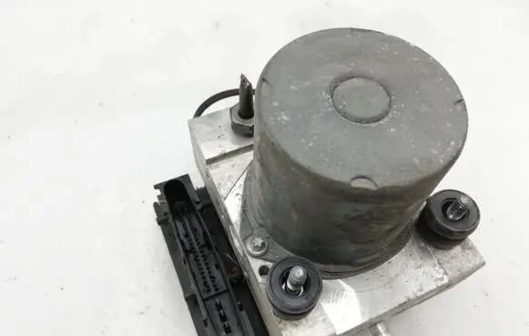 Land Rover Discovery 3 - LR3 ABS Pump 0265950472 1307070722 5487L9130707085