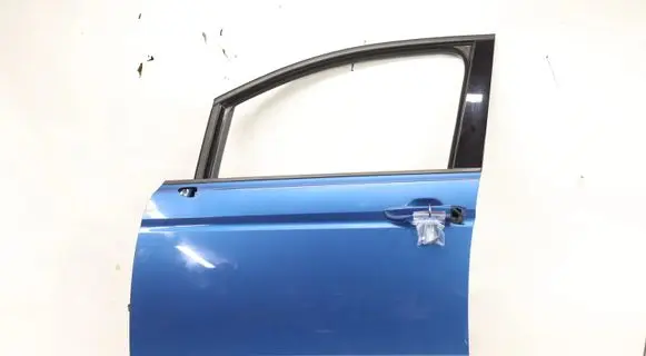 Volkswagen Touran III Front door 5785598