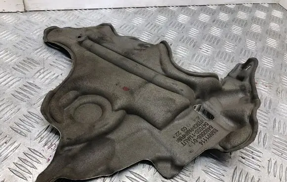 BMW 4 F32 F33 Heat shield in engine bay 54703011 8490568