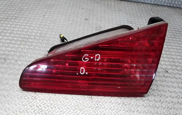 Peugeot 607 Tailgate rear/tail lights