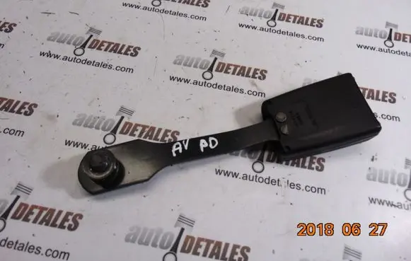 Toyota Avensis T220 Front seatbelt buckle