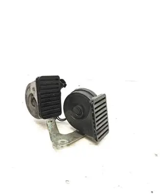 Opel Astra J Horn signal 13472524 24082014 2334H24