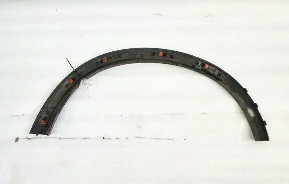 Volvo XC90 Front arch trim 