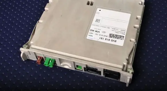 BMW 3 E90 E91 Video control module 8V0919191
